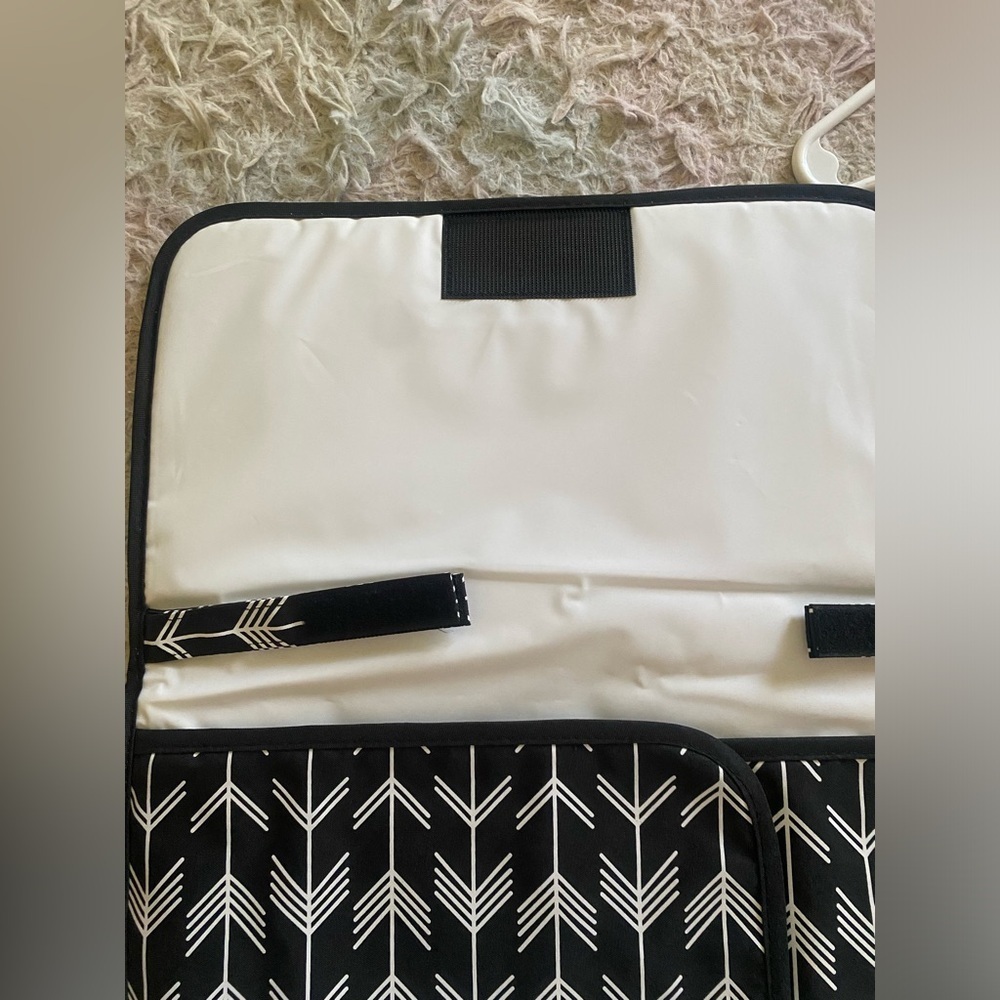 Portable changing pad - Picture 4 of 6